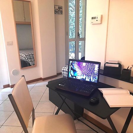 Private Garden & Garage - Self Check-In & Remote Access Apartment Como Ngoại thất bức ảnh