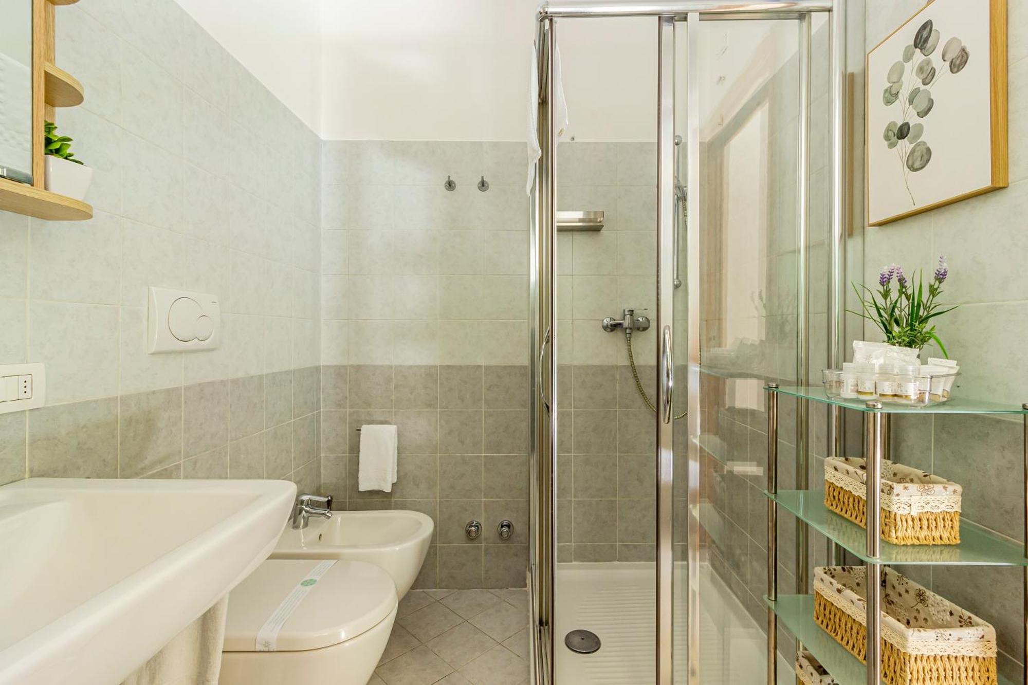 Private Garden & Garage - Self Check-In & Remote Access Apartment Como Ngoại thất bức ảnh